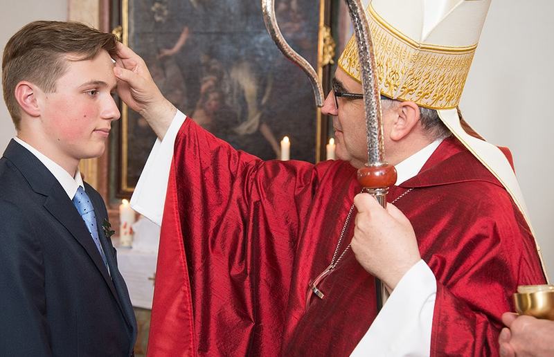 Foto Almuth Kunrath Firmspendung durch Bischof Wilhelm Krautwaschl im Jahr 2017